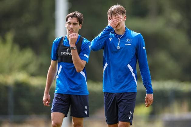 02.09.2025, Fußball, Training Karlsruher SC, 2. Fußball Bundesliga, Trainingsplatz am BBBank Wildpark Stadion Karlsruhe, Saison 2025 2026: Roko Simic (KSC 09) neben Paul Scholl (KSC 15) enttäuscht erschöpft verschwitzt Baden-Württemberg Deutschland