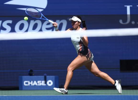 2025 US Open Tennis Championships, Day Ten, Billy Jean-King Tennis Centre, Flushing Meadows, New York, USA, 02 09 2025 Jessica Pegula (USA) in action during her Quarter Final match against Barbora Krejcikova (CZE) in the 2025 US Open at Flushing Meadows New York Billy Jean King Tennis Centre, Flushing Meadows New York USA Copyright: xMarkxGreenwoodx
