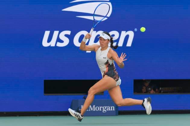September 2, 2025, Flushing Meadows, New York, USA: JESSICA PEGULA hits a running forehand during a match against Krejcikova on Day 10 of the 2025 US Open at USTA Billie Jean King National Tennis Center on Tuesday. Pegula won 6:3 6:3. Flushing Meadows USA - ZUMAp124 20250902_zaa_p124_018 Copyright: xJavierxRojasx