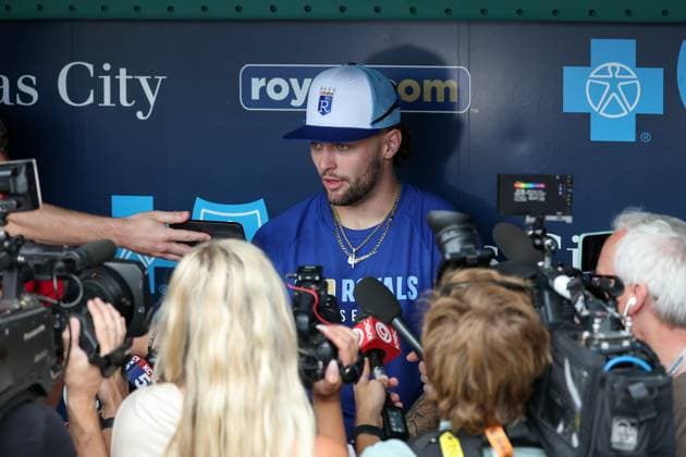 September 2, 2025: Kansas City Royals catcher Carter Jensen (74) speaks with media members before his MLB, Baseball Herren, USA debut in a baseball game against the Los Angeles Angels at Kauffman Stadium in Kansas City, MO. CSM Kansas City United States of Americs - ZUMAc04_ 20250902_zma_c04_001 Copyright: xDavidxSmithx