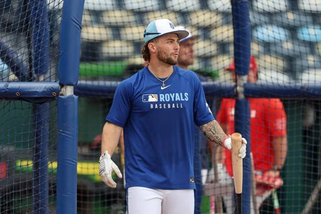 September 2, 2025: Kansas City Royals catcher Carter Jensen (74) takes batting practice before his MLB, Baseball Herren, USA debut in a baseball game against the Los Angeles Angels at Kauffman Stadium in Kansas City, MO. CSM Kansas City United States of Americs - ZUMAc04_ 20250902_zma_c04_004 Copyright: xDavidxSmithx