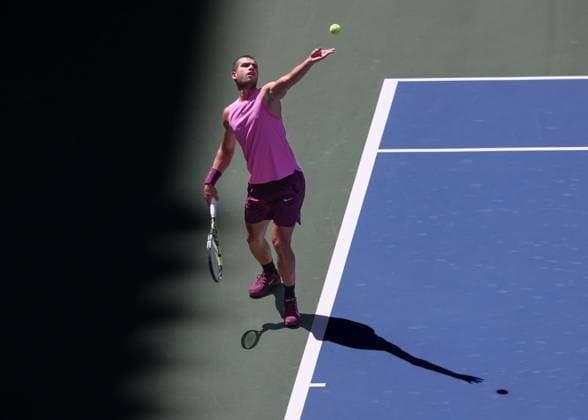 Carlos Alcaraz (ESP), von oben, US Open Championships 2023, USTA Billie Jean King National Tennis Center, Flushing Meadows, New York, USA . Copyright: xJuergenxHasenkopfx