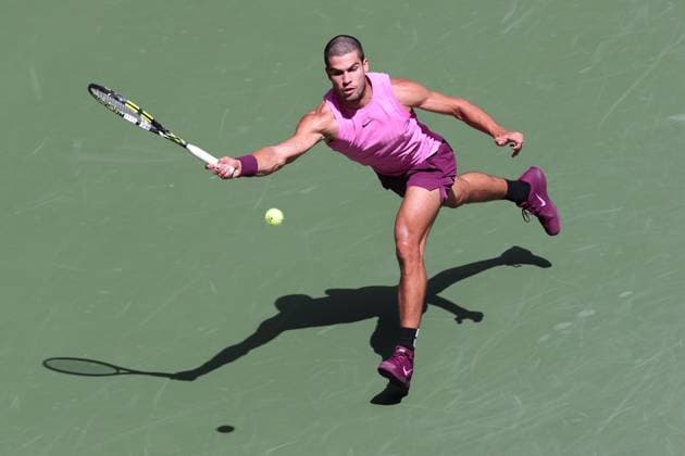 Carlos Alcaraz (ESP), von oben, US Open Championships 2023, USTA Billie Jean King National Tennis Center, Flushing Meadows, New York, USA . Copyright: xJuergenxHasenkopfx