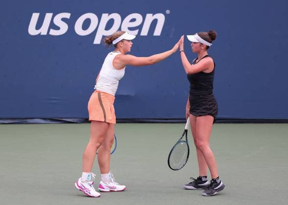 Sonja Zhenikhova (Schwarz) und Eva Bennemann (GER), Maedchen Doppel, Girls Doubles, US Open Championships 2023, USTA Billie Jean King National Tennis Center, Flushing Meadows, New York, USA . Copyright: xJuergenxHasenkopfx