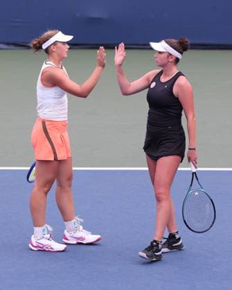 Sonja Zhenikhova (Schwarz) und Eva Bennemann (GER), Maedchen Doppel, Girls Doubles, US Open Championships 2023, USTA Billie Jean King National Tennis Center, Flushing Meadows, New York, USA . Copyright: xJuergenxHasenkopfx