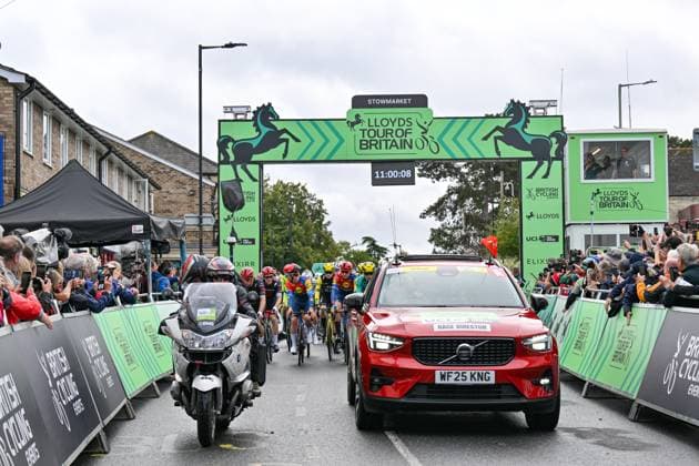 2025 Lloyds Tour of Britain Picture by Bruce Rollinson SWpix.com - 03 06 2025 - Cycling - 2025 Lloyds Tour of Britain - Stage 2: Stowmarket to Stowmarket - The roll out Copyright: x xSWpix.comx(t axPhotographyxHubxLtd)xBrucexRollinson SWpix.comx SWP-3069-2210