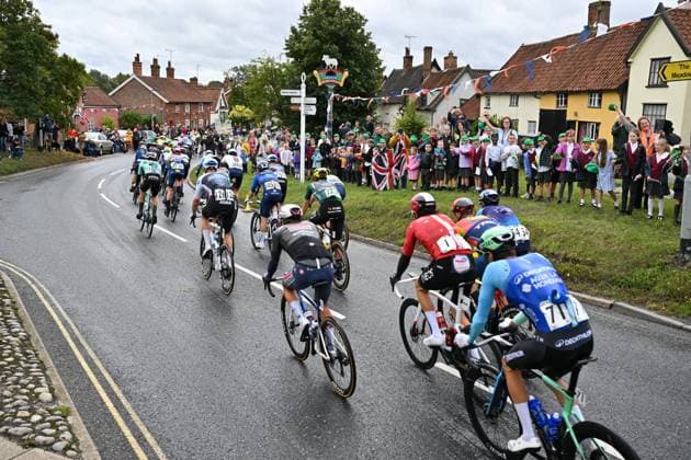 2025 Lloyds Tour of Britain Picture by Bruce Rollinson SWpix.com - 03 06 2025 - Cycling - 2025 Lloyds Tour of Britain - Stage 2: Stowmarket to Stowmarket - The Peloton, Geraint Thomas (INEOS Grenadiers) Copyright: x xSWpix.comx(t axPhotographyxHubxLtd)xBrucexRollinson SWpix.comx SWP-3069-2228