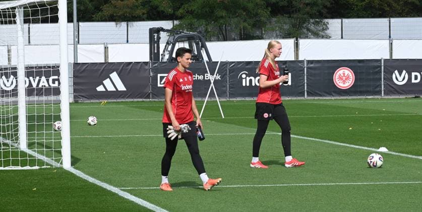 03.09.2025 xhpx Dreieich, Frankfurt am Main Frauen Eintracht Frankfurt Training Frauen Bundesliga Saison 2025 2026 Torwart Lina Altenburg (12, Eintracht Frankfurt Frauen) und Torwart Janne Krumme (21, Eintracht Frankfurt Frauen)