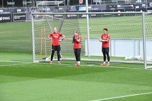 03.09.2025 xhpx Dreieich, Frankfurt am Main Frauen Eintracht Frankfurt Training Frauen Bundesliga Saison 2025 2026 Torwarttraining Torwart Janne Krumme (21, Eintracht Frankfurt Frauen), Torwart Lea Paulick (18, Eintracht Frankfurt Frauen), Torwart Lina Altenburg (12, Eintracht Frankfurt Frauen)