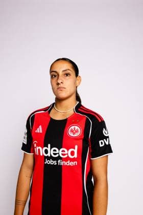 Ilayda Acikgöz - Eintracht Frankfurt Frauen Porträttermin 2025 2026 1. BL Bundesliga Fußball Porträttermin, Headshot, Porträt, Vorstellung, Präsentation, Pressetermin 2025 2026 Studio Shooting Studioshooting