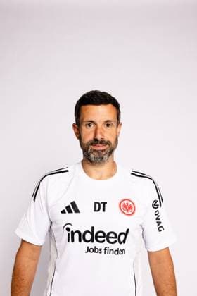Dennis Tiano - Eintracht Frankfurt Frauen Porträttermin 2025 2026 1. BL Bundesliga Fußball Porträttermin, Headshot, Porträt, Vorstellung, Präsentation, Pressetermin 2025 2026 Studio Shooting Studioshooting