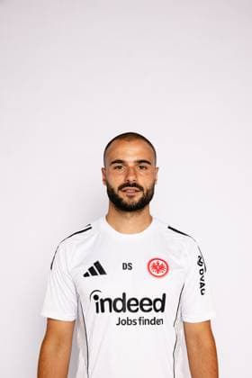 Dennis Schmitt - Eintracht Frankfurt II U21, U 21 Porträttermin 2025 2026 Hessenliga Fußball Porträttermin, Headshot, Porträt, Vorstellung, Präsentation, Pressetermin 2025 2026 Studio Shooting Studioshooting
