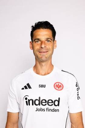 Stefan Buck - Eintracht Frankfurt Porträttermin 2025 2026 1. BL Bundesliga Fußball Porträttermin, Headshot, Porträt, Vorstellung, Präsentation, Pressetermin 2025 2026 Studio Shooting Studioshooting