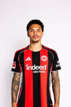 Nnamdi Collins - Eintracht Frankfurt Porträttermin 2025 2026 1. BL Bundesliga Fußball Porträttermin, Headshot, Porträt, Vorstellung, Präsentation, Pressetermin 2025 2026 Studio Shooting Studioshooting