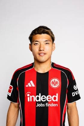 Ritsu Doan - Eintracht Frankfurt Porträttermin 2025 2026 1. BL Bundesliga Fußball Porträttermin, Headshot, Porträt, Vorstellung, Präsentation, Pressetermin 2025 2026 Studio Shooting Studioshooting