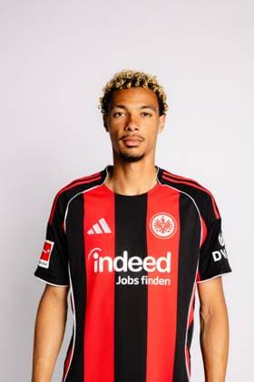 Hugo Ekitike - Eintracht Frankfurt Porträttermin 2025 2026 1. BL Bundesliga Fußball Porträttermin, Headshot, Porträt, Vorstellung, Präsentation, Pressetermin 2025 2026 Studio Shooting Studioshooting