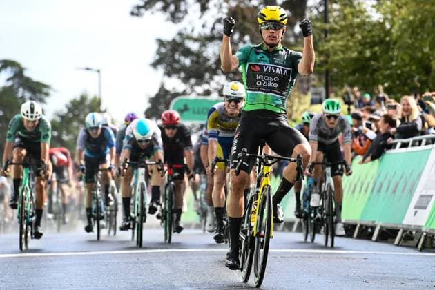 2025 Lloyds Tour of Britain Picture by Simon Wilkinson SWpix.com - 03 06 2025 - Cycling - 2025 Lloyds Tour of Britain - Stage 2: Stowmarket to Stowmarket - Olav Kooij (Team Visma Lease a Bike) wins stage 2 Copyright: x xSWpix.comx(t axPhotographyxHubxLtd)xSimonxWilkinson SWpix.comx SWP-3069-2256