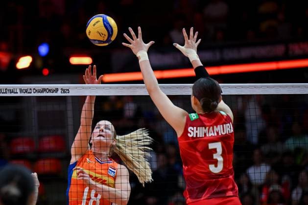 Netherlands v Japan - FIVB Women’s World Volleyball Championship BANGKOK, THAILAND - SEPTEMBER 3: Marrit Jasper (18) of the Netherlands in action against a player of Japan during the FIVB Women’s Volleyball World Championship, WM, Weltmeisterschaft quarterfinal match at Huamark Indoor Stadium in Bangkok, Thailand, on September 3, 2025. Mustafa Hatipoglu Anadolu Banghok Thailand. Editorial use only. Please get in touch for any other usage.  Copyright: x2025xAnadoluxMustafaxHatipoglux