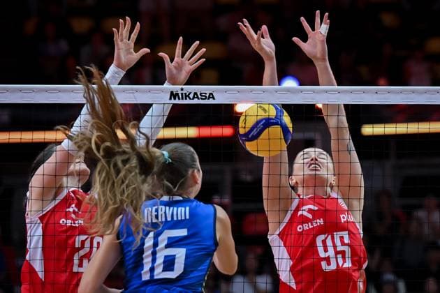 Italy v Poland - FIVB Women’s World Volleyball Championship BANGKOK, THAILAND - SEPTEMBER 03: Magdalena Jurczyk (95) of Poland in action during the FIVB Women’s World Volleyball Championship quarter final match between Italy and Poland at Huamark Indoor Stadium in Bangkok, Thailand, on September 3, 2025. Mustafa Hatipoglu Anadolu Banghok Thailand. Editorial use only. Please get in touch for any other usage.  Copyright: x2025xAnadoluxMustafaxHatipoglux