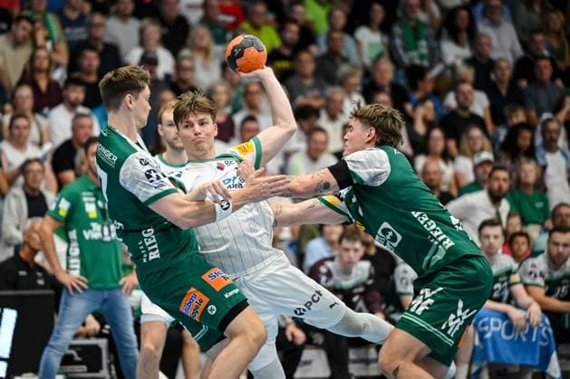 Goeppingen, Deutschland, 03.09.25: Oskar Sunnefeldt (FRISCH AUF! Goeppingen), Nils Lichtlein (Füchse Berlin) und Victor Kloeve (FRISCH AUF! Goeppingen) im Zweikampf waehrend des Daikin Handball Bundesliga Spiels zwischen FRISCH AUF! Goeppingen vs Füchse Berlin in der EWS Arena am 03. September 2025 in Goeppingen, Deutschland. (Foto von Harry Langer DeFodi Images) Goeppingen, Germany, 03.09.25: Oskar Sunnefeldt (FRISCH AUF! Goeppingen), Nils Lichtlein (Füchse Berlin) und Victor Kloeve (FRISCH AUF! Goeppingen) battle for the ball during the Daikin Handball Bundesliga match between FRISCH AUF! Goeppingen vs Füchse Berlin at EWS Arena on September 3, 2025 in Goeppingen, Germany. (Photo by Harry Langer DeFodi Images) (Photo by Harry Langer DeFodi Images)