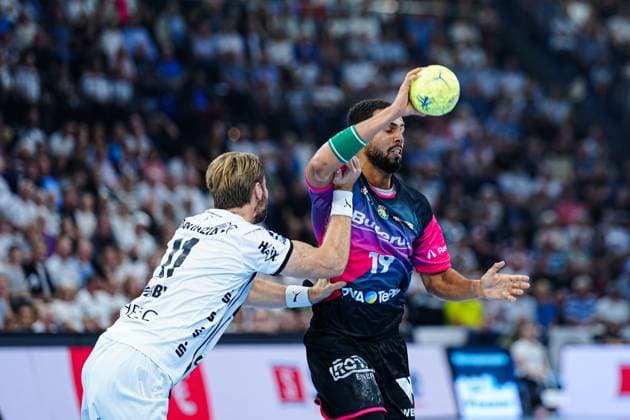 Petter Oeverby (THW Kiel, 11), Philipp Ahouansou (HSG Wetzlar, 19) GER, THW Kiel vs. HSG Wetzlar, Handball, 1. Bundesliga, Spieltag 2, Saison 2025 2026, 03.09.2025 GER, THW Kiel vs. HSG Wetzlar, Handball, 1. Bundesliga, Spieltag 2, Saison 2025 2026, 03.09.2025 Kiel Copyright: xEibner-Pressefoto MarcelxvonxFehrnx EP_MFN
