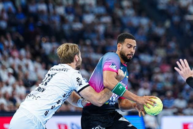 Petter Oeverby (THW Kiel, 11), Philipp Ahouansou (HSG Wetzlar, 19) GER, THW Kiel vs. HSG Wetzlar, Handball, 1. Bundesliga, Spieltag 2, Saison 2025 2026, 03.09.2025 GER, THW Kiel vs. HSG Wetzlar, Handball, 1. Bundesliga, Spieltag 2, Saison 2025 2026, 03.09.2025 Kiel Copyright: xEibner-Pressefoto MarcelxvonxFehrnx EP_MFN