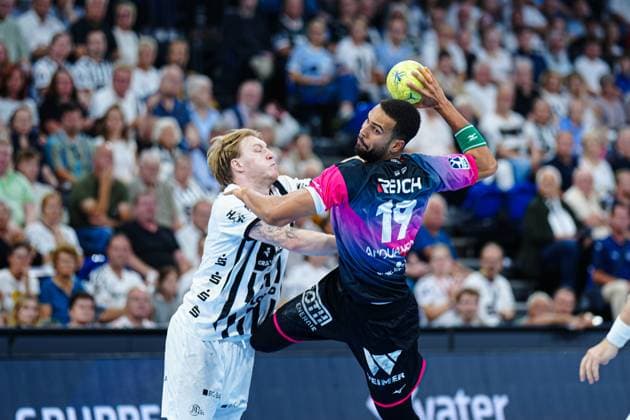 Wurf Tor Philipp Ahouansou (HSG Wetzlar, 19) GER, THW Kiel vs. HSG Wetzlar, Handball, 1. Bundesliga, Spieltag 2, Saison 2025 2026, 03.09.2025 GER, THW Kiel vs. HSG Wetzlar, Handball, 1. Bundesliga, Spieltag 2, Saison 2025 2026, 03.09.2025 Kiel Copyright: xEibner-Pressefoto MarcelxvonxFehrnx EP_MFN