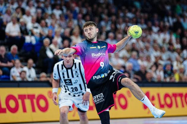 7 Meter Wurf Tor Niklas Theiss (HSG Wetzlar, 09) GER, THW Kiel vs. HSG Wetzlar, Handball, 1. Bundesliga, Spieltag 2, Saison 2025 2026, 03.09.2025 GER, THW Kiel vs. HSG Wetzlar, Handball, 1. Bundesliga, Spieltag 2, Saison 2025 2026, 03.09.2025 Kiel Copyright: xEibner-Pressefoto MarcelxvonxFehrnx EP_MFN