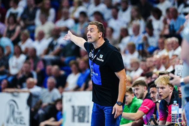 Momir Ilic (HSG Wetzlar, Trainer) GER, THW Kiel vs. HSG Wetzlar, Handball, 1. Bundesliga, Spieltag 2, Saison 2025 2026, 03.09.2025 GER, THW Kiel vs. HSG Wetzlar, Handball, 1. Bundesliga, Spieltag 2, Saison 2025 2026, 03.09.2025 Kiel Copyright: xEibner-Pressefoto MarcelxvonxFehrnx EP_MFN