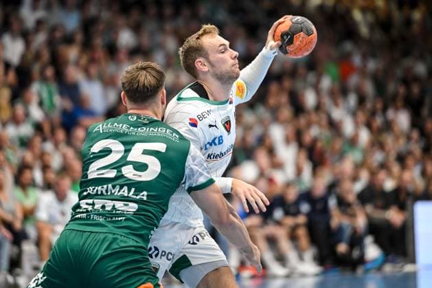 Goeppingen, Deutschland, 03.09.25: Ludvig Jurmala Astroem (FRISCH AUF! Goeppingen) und Mathias Gidsel (Füchse Berlin) im Zweikampf waehrend des Daikin Handball Bundesliga Spiels zwischen FRISCH AUF! Goeppingen vs Füchse Berlin in der EWS Arena am 03. September 2025 in Goeppingen, Deutschland. (Foto von Harry Langer DeFodi Images) Goeppingen, Germany, 03.09.25: Ludvig Jurmala Astroem (FRISCH AUF! Goeppingen) und Mathias Gidsel (Füchse Berlin) battle for the ball during the Daikin Handball Bundesliga match between FRISCH AUF! Goeppingen vs Füchse Berlin at EWS Arena on September 3, 2025 in Goeppingen, Germany. (Photo by Harry Langer DeFodi Images) (Photo by Harry Langer DeFodi Images)