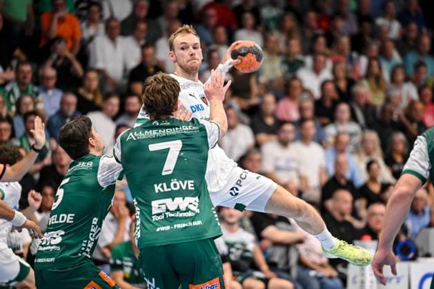 Goeppingen, Deutschland, 03.09.25: Rutger ten Velde (FRISCH AUF! Goeppingen), Victor Kloeve (FRISCH AUF! Goeppingen) und Mathias Gidsel (Füchse Berlin) im Zweikampf waehrend des Daikin Handball Bundesliga Spiels zwischen FRISCH AUF! Goeppingen vs Füchse Berlin in der EWS Arena am 03. September 2025 in Goeppingen, Deutschland. (Foto von Harry Langer DeFodi Images) Goeppingen, Germany, 03.09.25: Rutger ten Velde (FRISCH AUF! Goeppingen), Victor Kloeve (FRISCH AUF! Goeppingen) und Mathias Gidsel (Füchse Berlin) battle for the ball during the Daikin Handball Bundesliga match between FRISCH AUF! Goeppingen vs Füchse Berlin at EWS Arena on September 3, 2025 in Goeppingen, Germany. (Photo by Harry Langer DeFodi Images) (Photo by Harry Langer DeFodi Images)