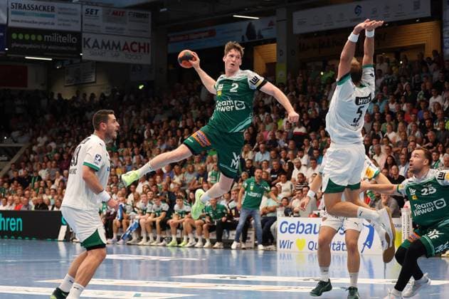 03.09.2025, Deutschland, Göppingen, Handball DAIKIN HBL! Bundesliga Saison 2025 2026, FRISCH AUF! Göppingen vs. Füchse Berlin, v.l. Mijajlo Marsenic (Ber), Oskar Neudeck (FAG), Max Darj (Ber)