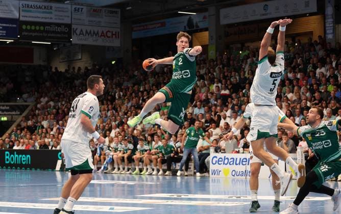 03.09.2025, Deutschland, Göppingen, Handball DAIKIN HBL! Bundesliga Saison 2025 2026, FRISCH AUF! Göppingen vs. Füchse Berlin, v.l. Mijajlo Marsenic (Ber), Oskar Neudeck (FAG), Max Darj (Ber)