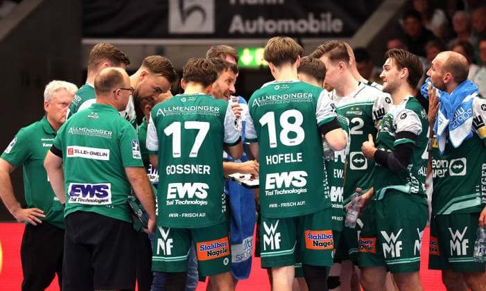 03.09.2025, Deutschland, Göppingen, Handball DAIKIN HBL! Bundesliga Saison 2025 2026, FRISCH AUF! Göppingen vs. Füchse Berlin, FAG Trainer Ben Matschke nimmt eine Auszeit