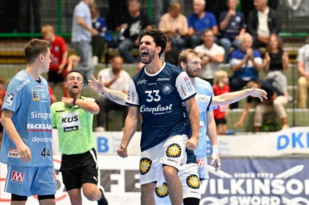 GER, 1.HBL, BHC06, BHC06 - HC Erlangen 03.09. 2025,Wuppertal ,Unihalle, GER, 1.Liqui Moly HBL, BHC06 - HC Erlangen 1.Liqui Moly HBL regulations prohibit any use of photographs as image sequences and or quasi-video im Bild Eloy Morante Maldonado ( BHC 33 ) jubelt.