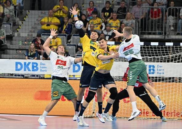 HBL-Handball-Bundesliga - Saison 2025 26 Mannheim SAP-Arena 03.09.2025 Rhein-Neckar-Löwen (rnl) - GWD Minden (gwd) V.li: Niclas HEITKAMP (gwd), Sebastian HEYMANN (Rhein-Neckar-Löwen), Halil JAGANJAC (Rhein-Neckar-Löwen), Karolis ANTANAVICIUS (gwd) HBL-Handball-Bundesliga