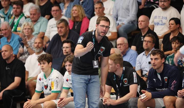 03.09.2025, Deutschland, Göppingen, Handball DAIKIN HBL! Bundesliga Saison 2025 2026, FRISCH AUF! Göppingen vs. Füchse Berlin, Füchse Trainer Jaron Siewert