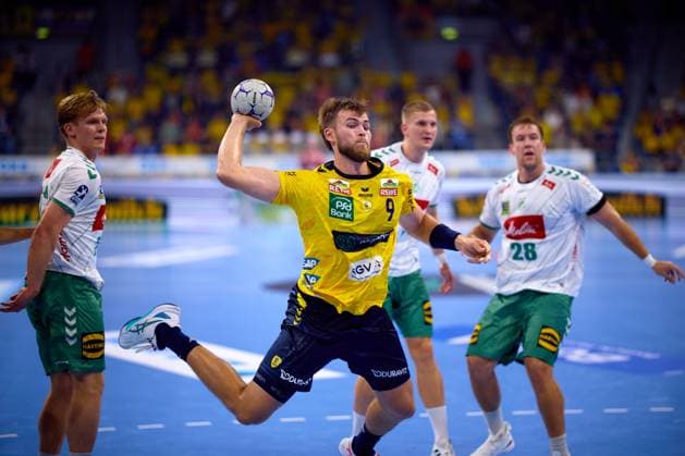 Steven Plucnar Jacobsen (9; Rhein Neckar Löwen) wirft aufs Tor gegen Tom Bergner (28; TSV GWD Minden) und weitere Gegner in der Halle Handball I Herren I Saison 2025-2026 I Daikin HBL I 1. Spieltag I Rhein-Neckar Löwen – GWD Minden I 03.09.2025 Copyright: xMaxxMesterx