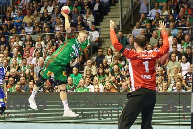 03.09.2025, xgox, Handball - Daikin HBL SC Magdeburg - ThSV Eisenach emspor, v.l. Sebastian Barthold (Magdeburg, 25) wirft Tor, Torschuetze, erzielt Tor, Treffer, scores the goal Magdeburg