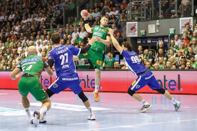 03.09.2025, xgox, Handball - Daikin HBL SC Magdeburg - ThSV Eisenach emspor, v.l. Elvar Oern Jonsson (Magdeburg, 19) wirft Tor, Torschuetze, erzielt Tor, Treffer, scores the goal Magdeburg