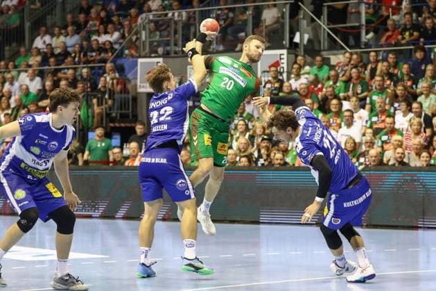03.09.2025, xgox, Handball - Daikin HBL SC Magdeburg - ThSV Eisenach emspor, v.l. Philipp Weber (Magdeburg, 20) wirft Tor, Torschuetze, erzielt Tor, Treffer, scores the goal Magdeburg