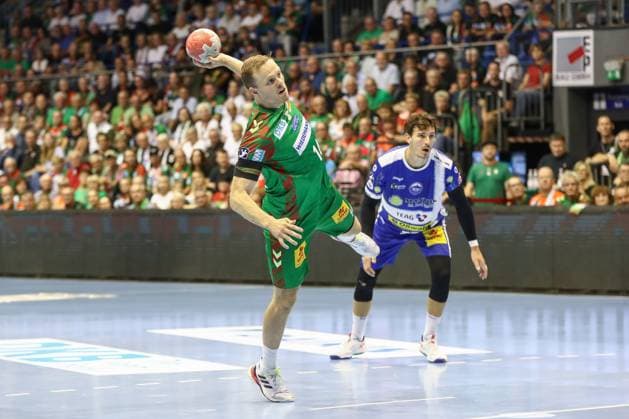 03.09.2025, xgox, Handball - Daikin HBL SC Magdeburg - ThSV Eisenach emspor, v.l. Omar Ingi Magnusson (Magdeburg, 14) beim Siebenmeter Magdeburg