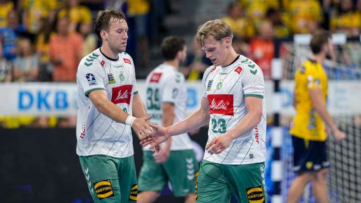 v.li.: Tom Bergner (GWD, 28), Niclas Benedict Heitkamp (GWD, 23), Spieler der TSV GWD Minden, enttäuscht schauend, Enttäuschung, Frustration, disappointed, pessimistisch, Aktion, Action, Spielszene, 03.09.2025, Mannheim (Deutschland), Handball, Bundesliga, Rhein-Neckar Löwen - TSV GWD Minden