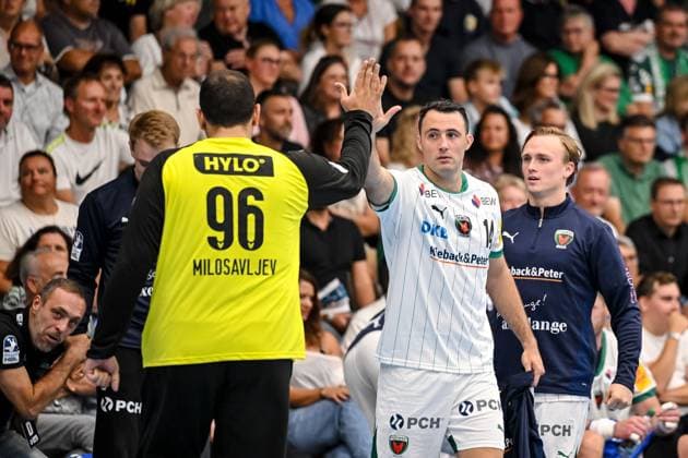 Goeppingen, Deutschland, 03.09.25: Torwart Dejan Milosavljev (Füchse Berlin)v und Aitor Arino (Füchse Berlin) gestikuliert, gestik waehrend des Daikin Handball Bundesliga Spiels zwischen FRISCH AUF! Goeppingen vs Füchse Berlin in der EWS Arena am 03. September 2025 in Goeppingen, Deutschland. (Foto von Harry Langer DeFodi Images) Goeppingen, Germany, 03.09.25: Torwart Dejan Milosavljev (Füchse Berlin)v und Aitor Arino (Füchse Berlin) gestures during the Daikin Handball Bundesliga match between FRISCH AUF! Goeppingen vs Füchse Berlin at EWS Arena on September 3, 2025 in Goeppingen, Germany. (Photo by Harry Langer DeFodi Images) (Photo by Harry Langer DeFodi Images)