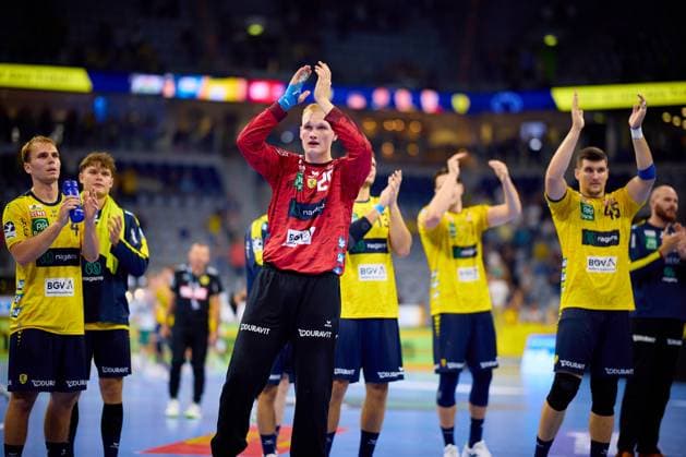 Mehrere Spieler der Rhein Neckar Löwen applaudieren in der SAP Arena nach dem Spiel Handball I Herren I Saison 2025-2026 I Daikin HBL I 1. Spieltag I Rhein-Neckar Löwen – GWD Minden I 03.09.2025 Copyright: xMaxxMesterx