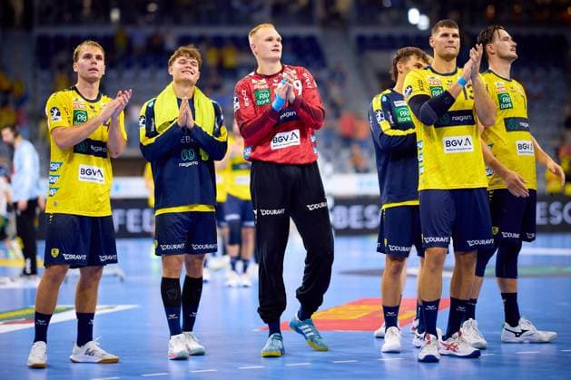 Spieler David Späth (29; Rhein Neckar Löwen) und Sebastian Heymann (13; Rhein Neckar Löwen) der Rhein Neckar Löwen applaudieren, nach Sieg, in der SAP Arena. Handball I Herren I Saison 2025-2026 I Daikin HBL I 1. Spieltag I Rhein-Neckar Löwen – GWD Minden I 03.09.2025 Copyright: xMaxxMesterx
