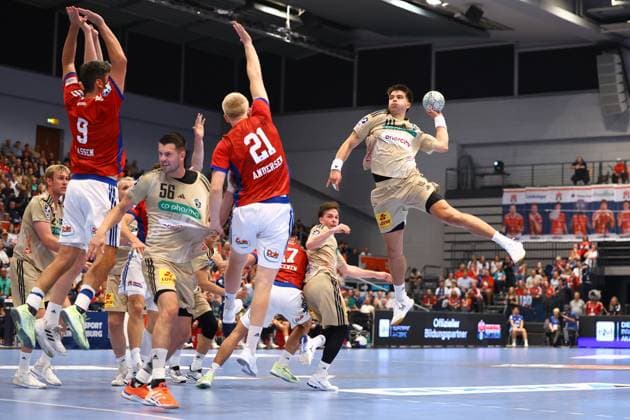 10 Renars Uscins (TSV Hannover Burgdorf) Handball I Herren I Bundesliga (Daikin HBL) I Saison 2025-2026 I 2. Spieltag I HSV Hamburg - TSV Hannover-Burgdorf I 03.09.2025 I Sporthalle Hamburg