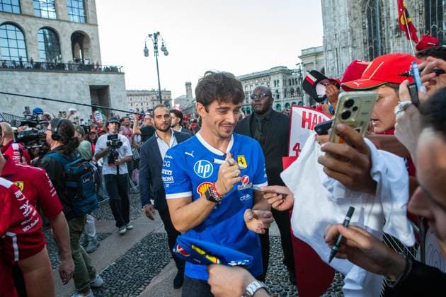 September 3, 2025, Milano: Charles Leclerc firma autografi a Palazzo Reale per incontrare i tifosi della Ferarri, Milano, 3 settembre 2025. .Racing driver Charles Leclerc signs autographs as he attends a meeting with Ferrari s supporters at the Royal Palace in Milan, Italy, 3 September 2025..ANSA DAVIDE CANELLA F1: Leclerc Vittoria Monza 2024 Inaspettata, Speriamo Nel Tris  - ZUMAa110 20250903_zaf_a110_043 Copyright: xDavidexCanellax