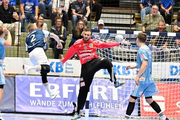 GER, 1.HBL, BHC06, BHC06 - HC Erlangen 03.09. 2025,Wuppertal ,Unihalle, GER, 1.Liqui Moly HBL, BHC06 - HC Erlangen 1.Liqui Moly HBL regulations prohibit any use of photographs as image sequences and or quasi-video im Bild bhc02 gegen Torwart Khalifa Ghedbane ( HC Erlangen 96 ).
