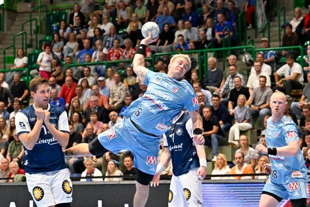 GER, 1.HBL, BHC06, BHC06 - HC Erlangen 03.09. 2025,Wuppertal ,Unihalle, GER, 1.Liqui Moly HBL, BHC06 - HC Erlangen 1.Liqui Moly HBL regulations prohibit any use of photographs as image sequences and or quasi-video im Bild Marek Nissen ( HC Erlangen 6 ) beim Wurf.